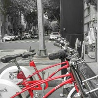 Photo taken at Ecobici 1 by Caminαλεχ 🚶 on 6/19/2016