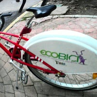 Photo taken at Ecobici 70 (Foro Lindbergh) by Caminαλεχ 🚶 on 7/19/2013