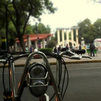 Photo taken at Ecobici 70 (Foro Lindbergh) by Caminαλεχ 🚶 on 5/15/2013