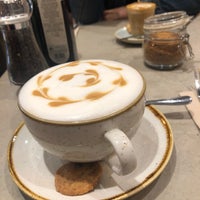 Foto scattata a la manera coffee food cocktails da Fatimita M. il 5/2/2019