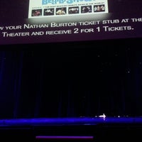 6/1/2013 tarihinde Peter P.ziyaretçi tarafından Nathan Burton Comedy Magic at Planet Hollywood Saxe Theater'de çekilen fotoğraf