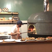 Foto diambil di Oak Pizzeria Napoletana oleh Brian P. pada 10/21/2018