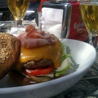 รูปภาพถ่ายที่ Burger Nass โดย Katia B. เมื่อ 9/15/2012