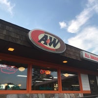 Foto tomada en A&amp;amp;W Restaurant  por Bob L. el 6/16/2018