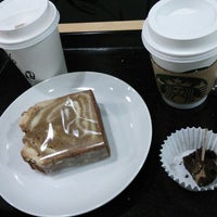 Photo taken at Starbucks Coffee 富士川SA(上り線)店 by ことぽん ７. on 5/3/2013