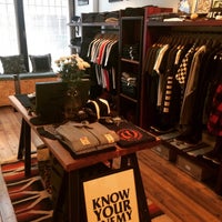 9/4/2015 tarihinde Dmitry B.ziyaretçi tarafından Renegade Store'de çekilen fotoğraf