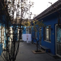 Photo taken at Chinese Box Courtyard Hostel by wogoxettebclw on 11/10/2014