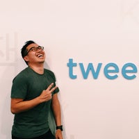 Photo taken at Twitter Singapore by wogoxettebclw on 7/8/2016