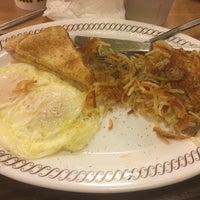 Photo taken at Waffle House by Mahendra Y. on 12/25/2016