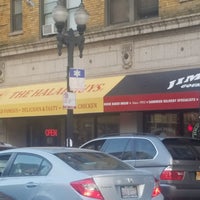 Photo taken at The Halal Guys by Mahendra Y. on 5/25/2018