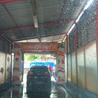 Photo taken at Wash Up (Car Wash &amp;amp; Auto Detailing) by Mahendra Y. on 10/18/2014