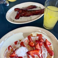 Photo taken at Snooze, an A.M. Eatery by Corrina J. on 7/23/2022