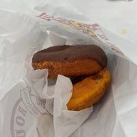 Das Foto wurde bei Round Rock Donuts von BreadluvER am 11/19/2022 aufgenommen