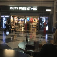 Photo taken at Nuance Duty Free, Concourse B by Kenneth I. on 9/29/2018