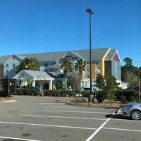 Foto diambil di Hilton Garden Inn oleh Paula pada 1/8/2022