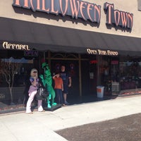 Foto tomada en Halloween Town  por Shirley F. el 10/4/2014