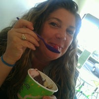 9/30/2012にKody Y.がCrave Frozen Yogurt of Alohaで撮った写真