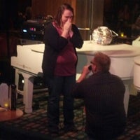 Foto tomada en Elaine&amp;#39;s Dueling Piano Bar  por Amanda S. el 9/22/2012