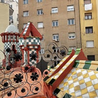 Photo taken at Casa Vicens by Vonatron L. on 12/28/2023