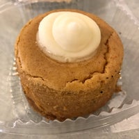 Foto scattata a Buttercup Bake Shop da Vonatron L. il 11/17/2016
