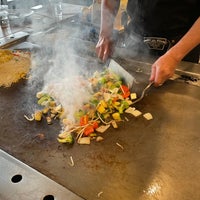Foto scattata a Sakura Japanese Steak, Seafood House &amp;amp; Sushi Bar da Shailesh G. il 12/9/2023
