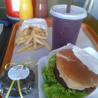 รูปภาพถ่ายที่ Prime Dog โดย Li C. เมื่อ 3/29/2013