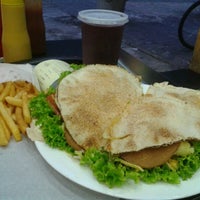 รูปภาพถ่ายที่ Prime Dog โดย Li C. เมื่อ 1/19/2013