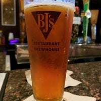 Photo taken at BJ&#39;s Restaurant &amp; Brewhouse by Roy D. on 9/30/2018