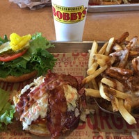 Foto scattata a Cheeseburger Bobby&amp;#39;s da Crusty R. il 10/21/2016
