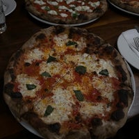 11/25/2023 tarihinde Mervyn S.ziyaretçi tarafından Razza Pizza Artiginale'de çekilen fotoğraf