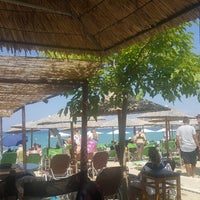 Photo taken at Fratelli Beach &amp;amp; Cocktail Bar by Ozlem Y. on 7/21/2018
