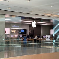 Photo taken at Apple VillageMall by Eduardo C. on 10/20/2022