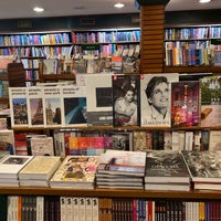 Photo taken at Livraria Argumento by Eduardo C. on 12/19/2019