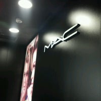 Photo taken at M.A.C Cosmetics by Estrella *. on 1/10/2013