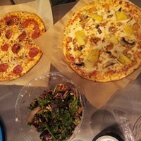 4/23/2014 tarihinde John Y.ziyaretçi tarafından ZIGZAG Pizza'de çekilen fotoğraf