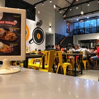 Photo taken at Waroeng Steak &amp;amp; Shake by Wahyu B. on 5/7/2021