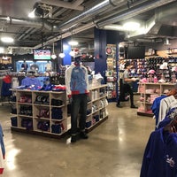 Photo taken at Chicago Cubs Flagship Store by Jasper M. on 10/12/2019