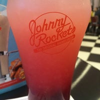 Photo taken at Johnny Rockets by Mariana R. on 7/30/2015