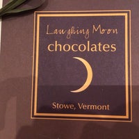 10/19/2013 tarihinde Cindi R.ziyaretçi tarafından Laughing Moon Chocolates'de çekilen fotoğraf