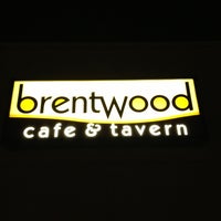 Photo prise au Brentwood Cafe &amp;amp; Tavern par Dara M. le3/29/2013