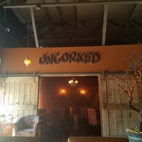 Photo prise au Uncorked Wine Bar &amp;amp; Bistro par Stacy le7/21/2018