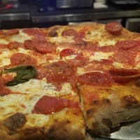 Photo taken at Grimaldi&amp;#39;s Pizzeria by Stacy on 12/25/2018