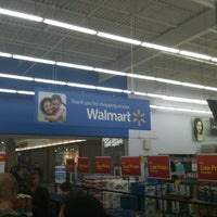 Das Foto wurde bei Walmart Supercentre von Hans L. am 3/2/2013 aufgenommen