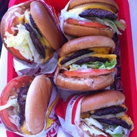 Photo taken at In-N-Out Burger by Trx27 on 4/12/2013