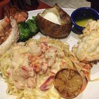 Photo taken at Red Lobster by Trx27 on 3/5/2016