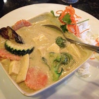 รูปภาพถ่ายที่ Thai Spices โดย Noah C. เมื่อ 3/12/2013
