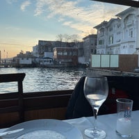 Photo taken at Aleko&amp;#39;nun Yeri Deniz Park Restaurant by Alican Y. on 1/29/2022