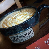 Photo prise au Aspen Coffee &amp;amp; Tea par Ariel R. le12/2/2012