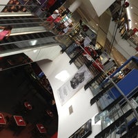 รูปภาพถ่ายที่ Punta Shopping โดย Jimena Z. เมื่อ 1/9/2013