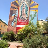 8/11/2013 tarihinde Uly M.ziyaretçi tarafından Guadalupe Cultural Arts Center'de çekilen fotoğraf